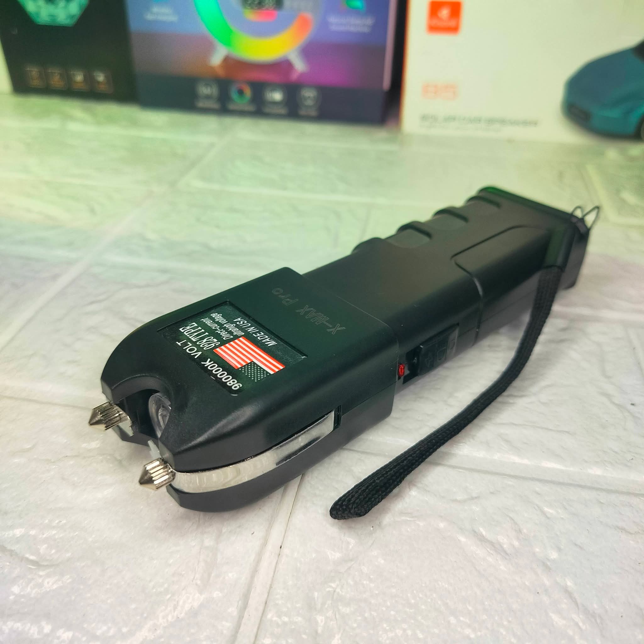 928 Type stun gun with a built-in flashlight. (P-3466)
