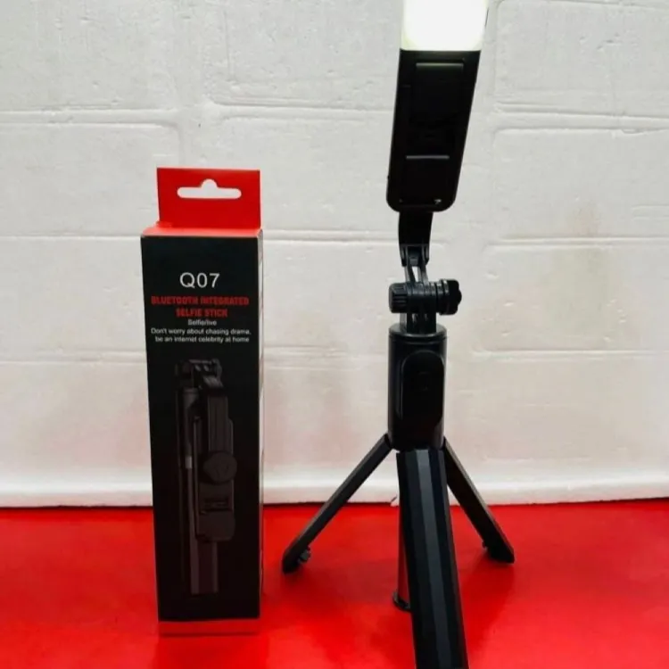 Q07 Bluetooth Selfie Stick with Light and Bluetooth Remote Control. (P-3318)